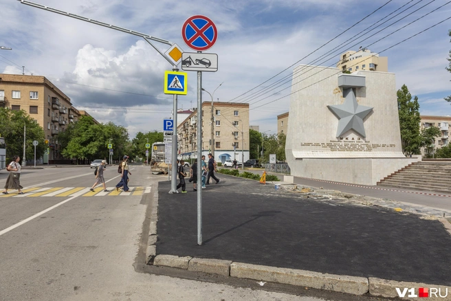 Но насколько эти дорожные работы в границах ОКН законны? | Источник: Константин Завриков / V1.RU