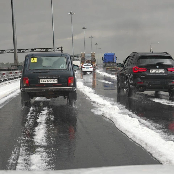 На дорогах совсем не летний пейзаж | Источник: Shot / Telegram