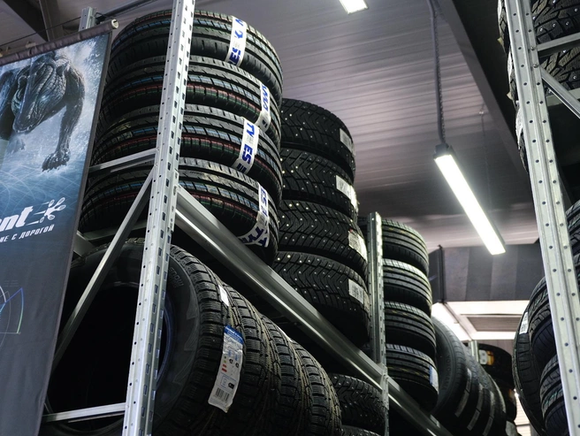 Из-за снегопадов новосибирцы массово обращаются за заменой резины. | nsk54.online