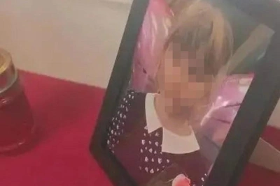 На Урале похоронили школьницу, погибшую на глазах у сестры