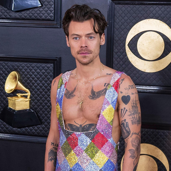 Изменил Gucci: Гарри Стайлс пришел на «Грэмми-2023» в секси комбинезоне Swarovski на голое тело
