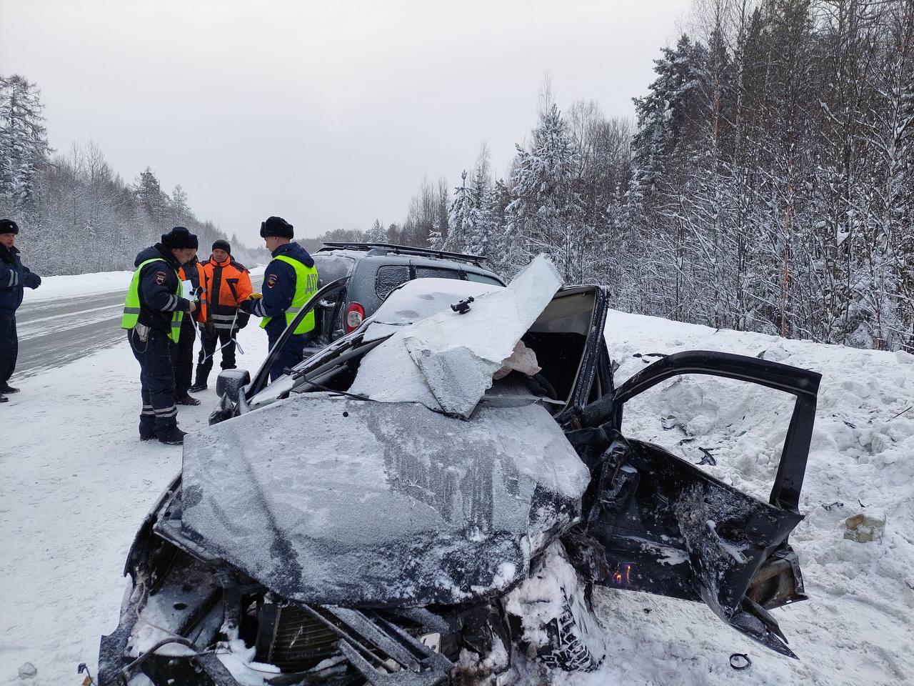 На Серовском тракте внедорожник выехал в лоб легковушке, погиб один человек  - 9 февраля 2024 - Е1.ру