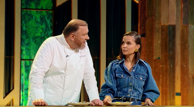 Константин Ивлев и Татьяна Куртукова вдвоем выбрали победителя | Источник: пресс-служба телеканала «Пятница!»