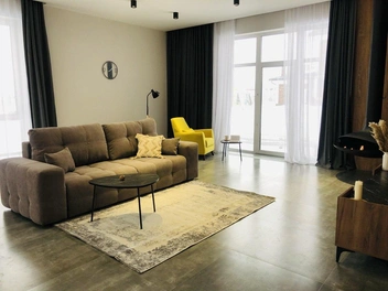 И таким стал, когда его смотрела Кристина Асмус | Источник: ssomonova / Instagram (экстремистская организация, деятельность запрещена на территории РФ)