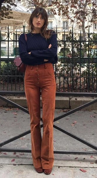 Эти велюровые брюки заменят вам джинсы на зиму: где купить и как правильно стилизовать Эти велюровые брюки заменят вам джинсы на зиму: где купить и как правильно стилизовать