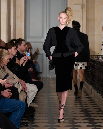 Jacquemus снова растрогал Париж: новая коллекция — о семье, любви и памяти Jacquemus снова растрогал Париж: новая коллекция — о семье, любви и памяти