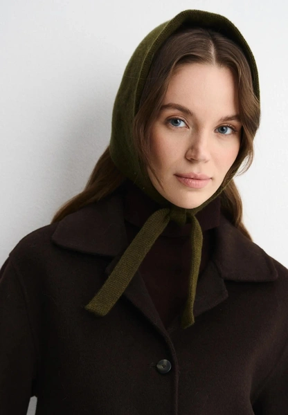 Шерстяная косынка — лучшая альтернатива шапкам (без вреда для прически)