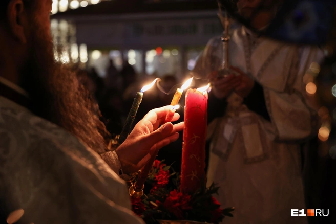 Смысл крестного хода — напомнить о том, как жены-мироносицы, ученицы Иисуса, первыми пришли к его пустому гробу и так узнали о его воскресении | Источник: Елена Ельцова / E1.RU