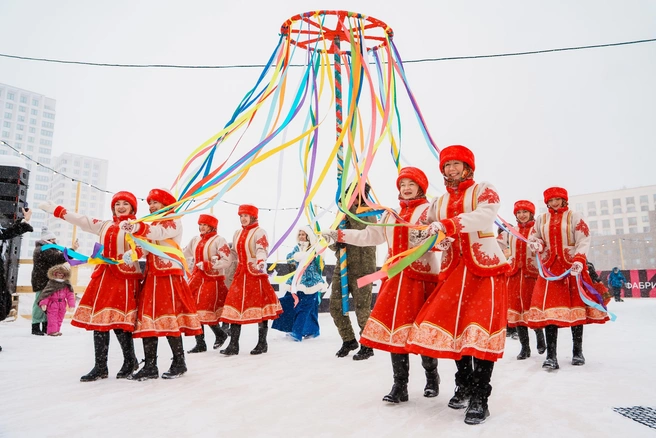 Тюменцы танцевали на льду и водили хороводы  | Источник: ООО&nbsp;«АСГАРД»