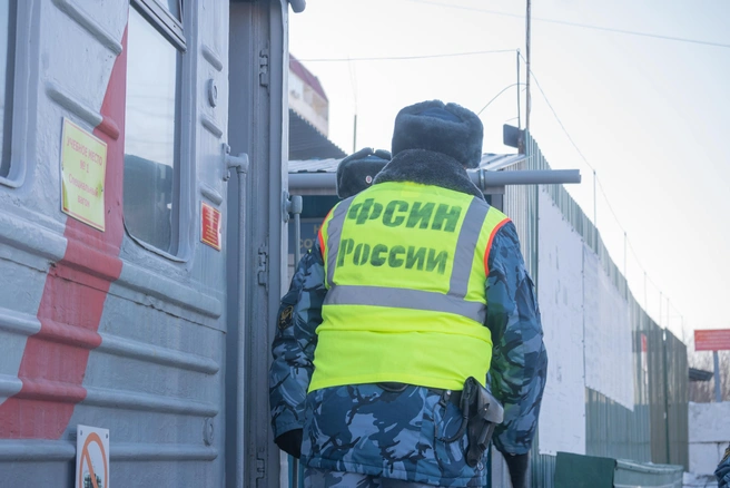 В Петербурге суд вынес приговор поджигателю автомобиля УФСИН на Арсенальной | Источник: Елена Буйвол / VLADIVOSTOK1.RU