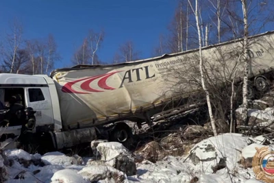 Truck veers off road in Slyudyanka, injuring driver and passenger