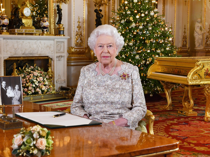 Как отметить новый год дома: традиции королевской семьи Англии, Елизавета II