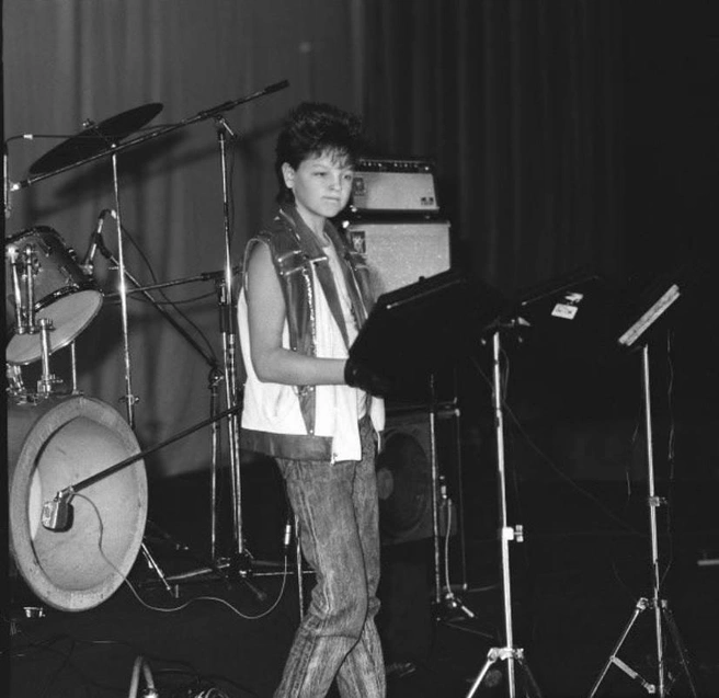 Сергей Серков на сцене, конец 1980-х | Источник: архив группы «Ласковый май»