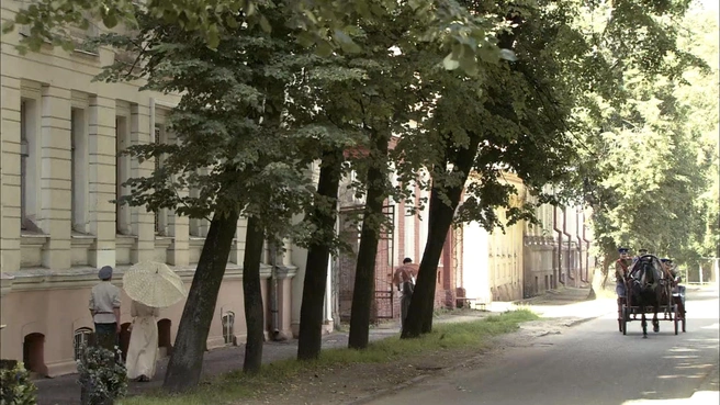 В сериале повозка мчится по улице Салтыкова-Щедрина  | Источник: сериал «Котовский» (18+), режиссер Станислав Назиров, 2009 год / «Синемафор», Star Media