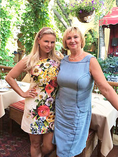 Анна Семенович с мамой Татьяной Дмитриевной на праздновании дня рождения