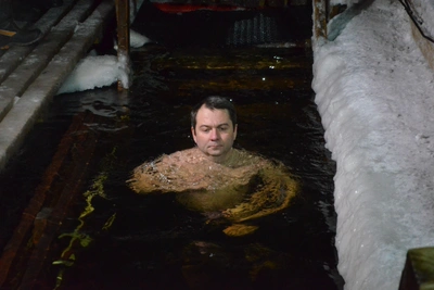 Губернатор Чибис принял участие в Крещенских купаниях