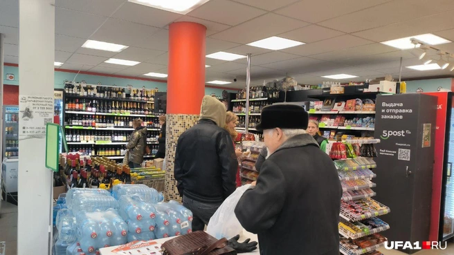 Несмотря на будний день, в зале людей было немало  | Источник: Айгиз Гильманов / UFA1.RU 