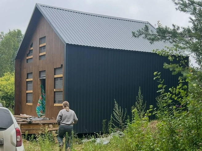 У одной из заказчиц коробка модульно-каркасного дома стоит без окон и дверей уже год | Источник: Татьяна Тетерева