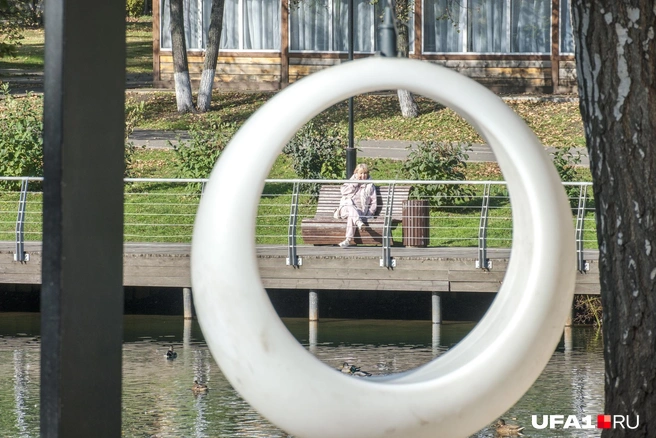 А кто-то решает важные вопросы по телефону | Источник: Булат Салихов / UFA1.RU