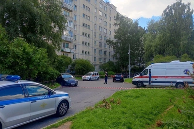 После ночной атаки БПЛА в Купчино эвакуировали дом и перекрыли улицу