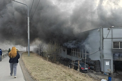 Автосервис на Кушелевской дороге тушили пять часов