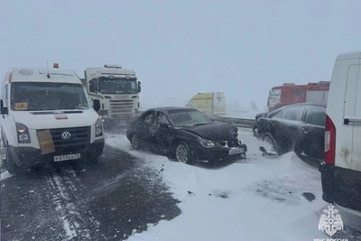 Школьники застряли в автобусе на трассе М-4 из-за аварий