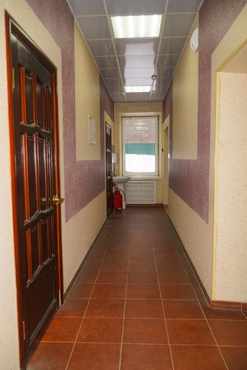 Раковина в конце этажа | Источник: auction-house.ru