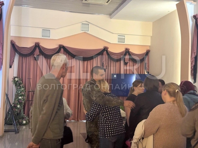 Андрея пытались поддержать родные | Источник: Елена Рублева / V1.RU