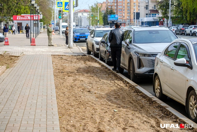Когда не хочешь портить обувь в песке | Источник: Булат Салихов / UFA1.RU