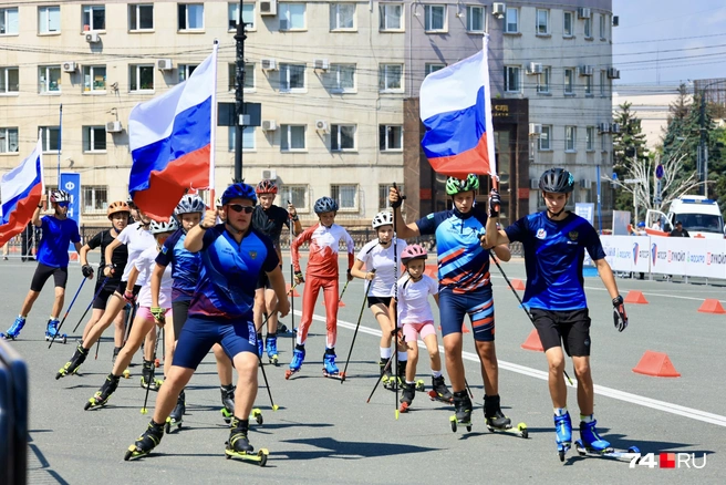 Массовый прокат под российским флагом&nbsp;— тоже часть церемонии открытия | Источник: Михаил Шилкин