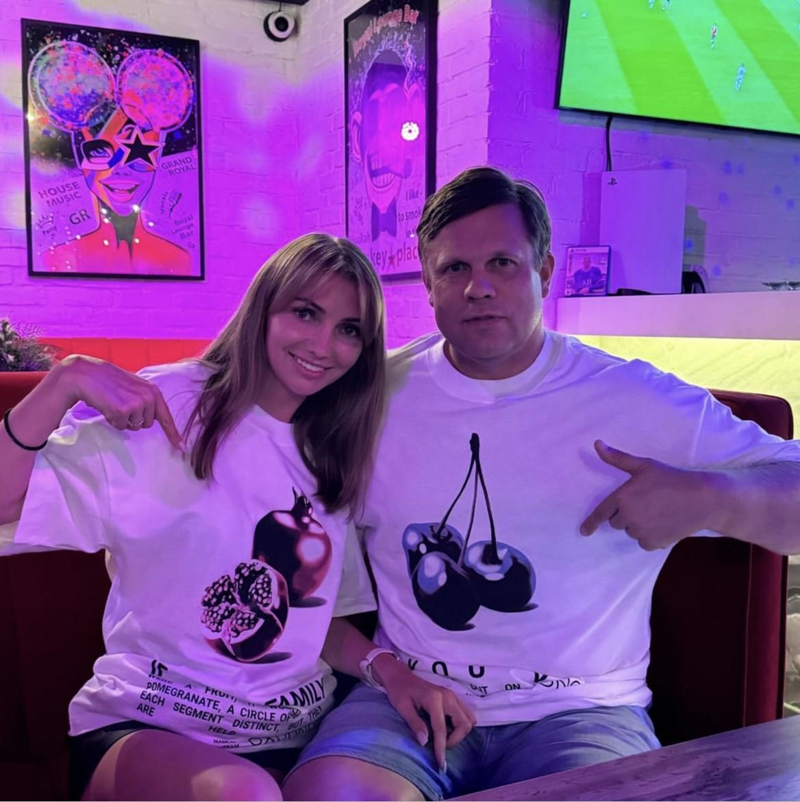 Катаются на катере и смотрят футбол: Владислав Радимов устроил жене медовый месяц в Турции