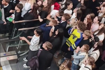 В Нижнем Новгороде ТЦ заполонили дети из-за концерта TikTok-звезды