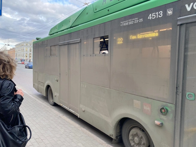 Не проехать свою остановку помогает только открытая форточка | Источник: читатель 74.RU