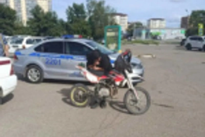 В Уссурийске остановили заезд подростков на питбайках