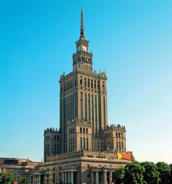 Невероятная архитектура СССР: где еще в мире можно встретить сталинские высотки