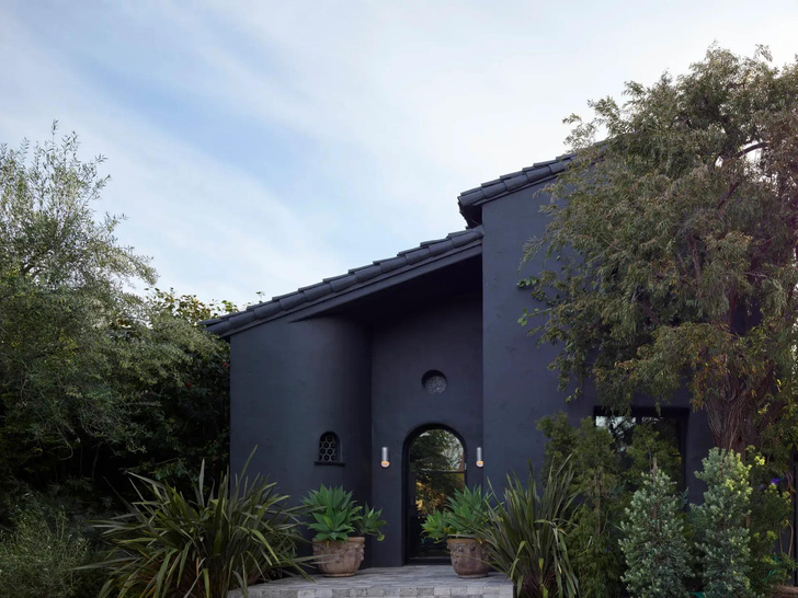 Черный дом в Санта-Монике