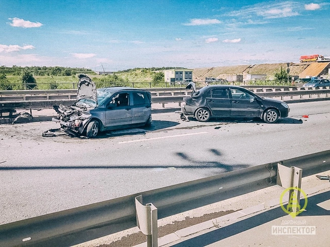Водитель, влетевший в стоящие машины, осуждён. В ДТП погиб петербуржец, который ехал мимо и решил помочь (фото, видео) | Источник: Дорожный инспектор / vk.com