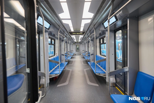 Недавно в новосибирском метро появился пятивагонный состав | Источник: Александр Ощепков / NGS.RU