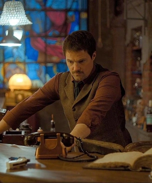 Мы посмотрели российский мистический сериал «Бар „Один звонок“». Но стоит ли вам?