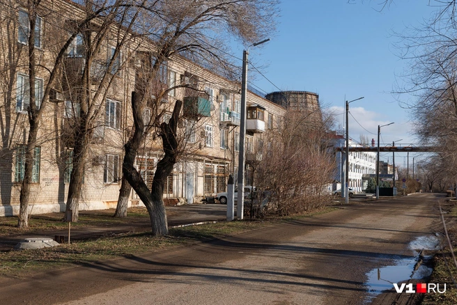 По словам жителей этого дома, их заставляли собираться в эвакуацию уже несколько раз | Источник: Алексей Волхонский / V1.RU