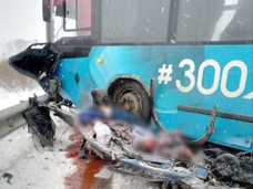 Повсюду части тел и кровь: пять человек, в том числе три ребенка, погибли в ДТП на трассе в Кемерово