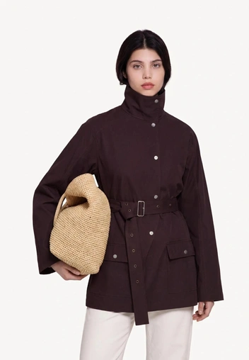 Единственный тренд, который мы забираем в новый сезон&nbsp;&mdash; воротник-стойка: 12 лучших моделей