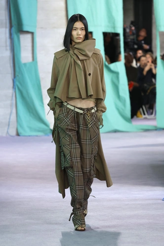 Burberry ss25 | Источник: Legion Media