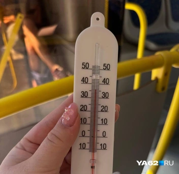 Столбики термометров в автобусе поднялись до +36 за несколько остановок | Источник: Виктория Улитова / YA62.RU