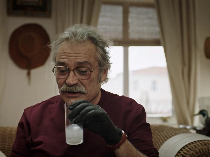 Халук Бильгинер в сериале «Личность» | Источник: Кадр из сериала «Личность»