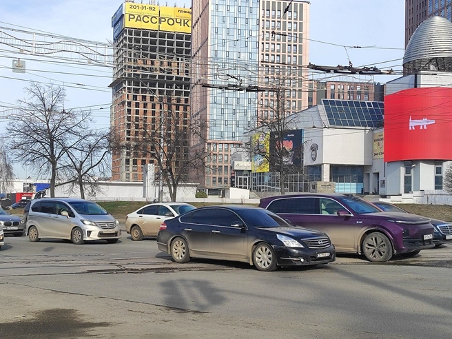 Участок, где ловишь и колейность, и торчащие рельсы подряд | Источник: Светлана Чернова / UFA1.RU