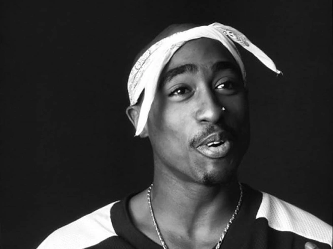 Тупак Шакур — один из культовых артистов 1990-х | Источник: 2pac / Instagram (экстремистская организация, деятельность запрещена на территории РФ)