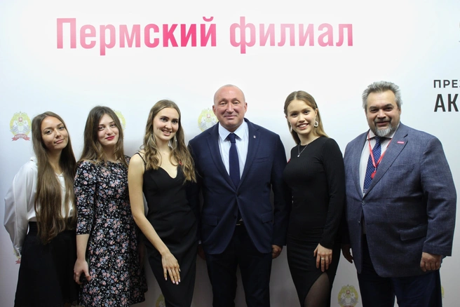 Депутат Пермской городской думы, общественный и политический деятель Василий Кузнецов (в центре) | Источник: РАНХиГС