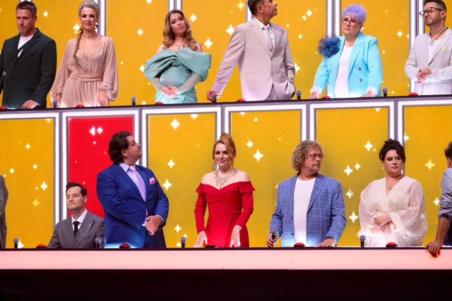 Сотня хочет видеть, кто там так громко выражает свое недовольство | Источник: пресс-служба телеканала «Россия»