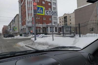 Неудачный разворот в Кургане привёл к ДТП со столбом